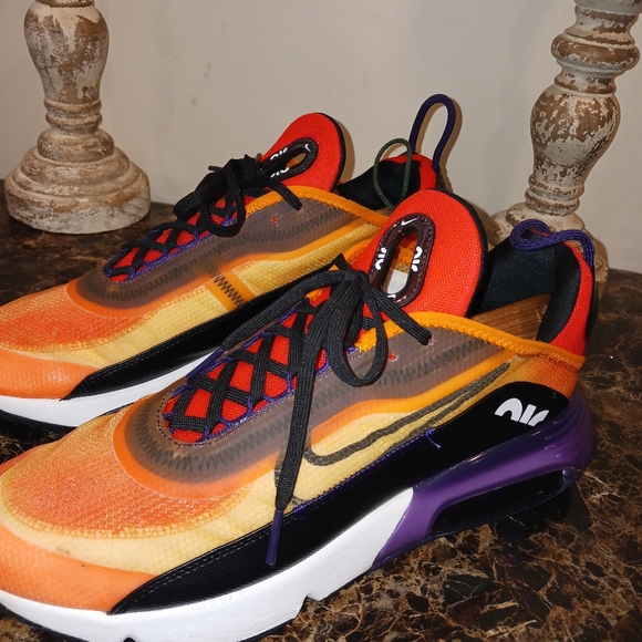 Nike Air Max 2090 Streetwear/Lifestyle Shoes Size 9.5 Men/11 Women - Picture 3 of 9